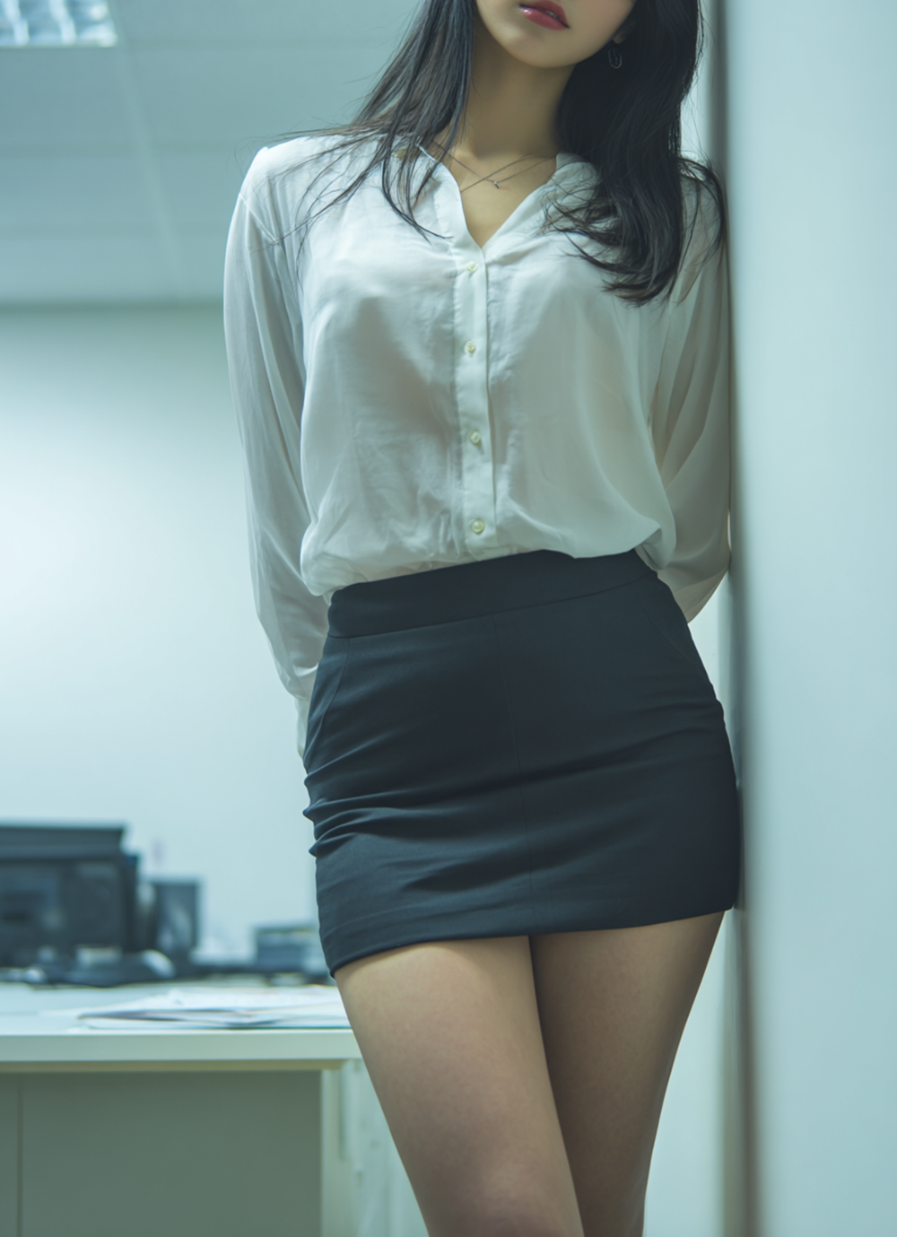 Realistic Japanese office lady wearing white silk blouse and grey tight pencil skirt, cinematic office lighting, professional aesthetic, detailed skin texture, high resolution AI photography.